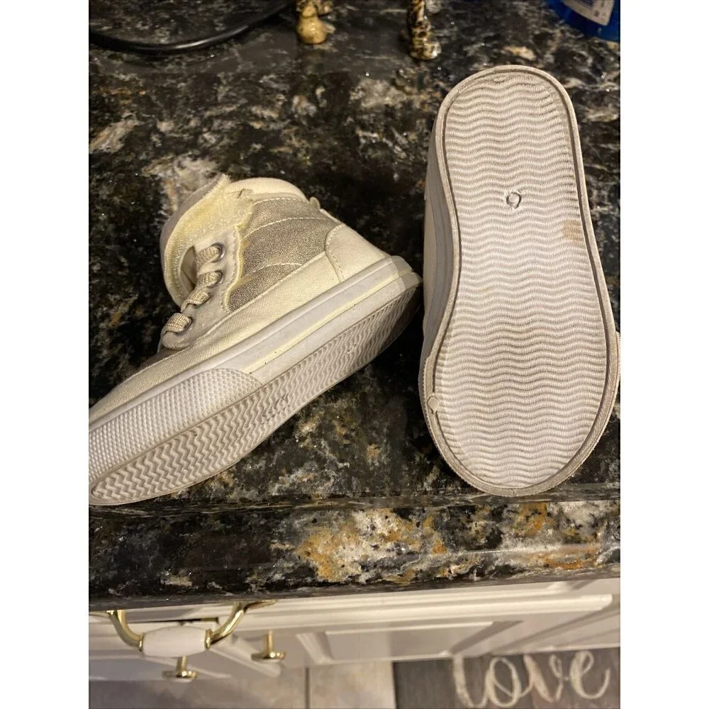 OSH KOSH casual hook and loop shiny sneakers 6